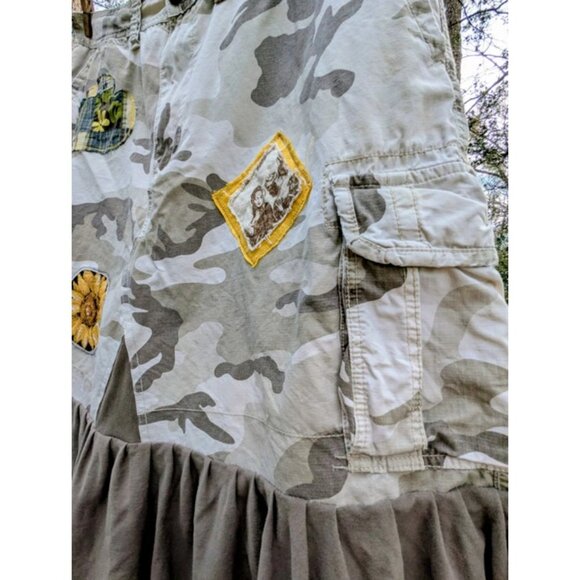 Upcycled Camo Magnolia Cargo Pocket Skirt XL Sunflower Heart Patches Lace Hippie - Picture 4 of 8
